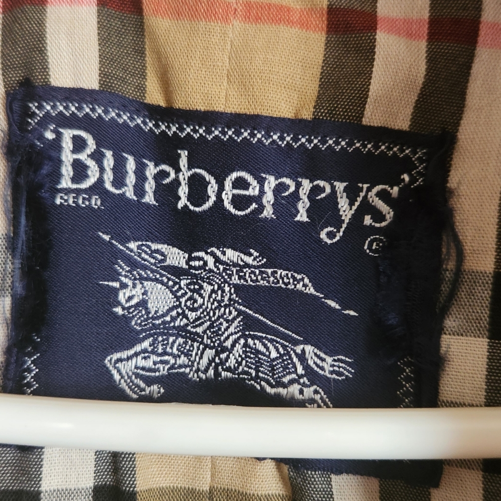 Burberry trenchcoat